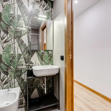 3-bedroom Near Trastevere Station 로마