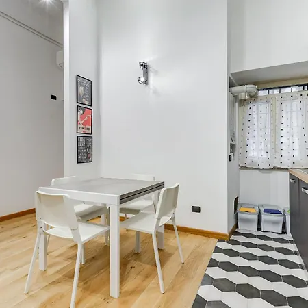 3-bedroom Near Trastevere Station Apartment *
