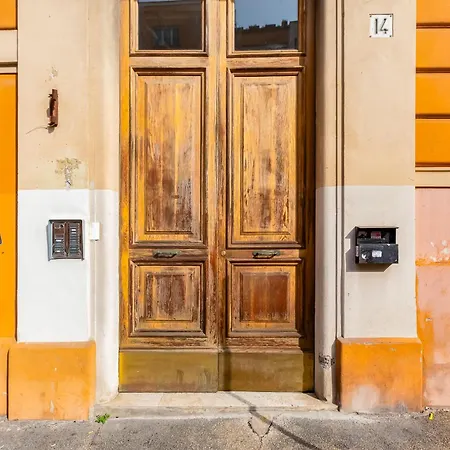 3-bedroom Near Trastevere Station Apartment *