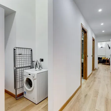 3-bedroom Near Trastevere Station * Rome