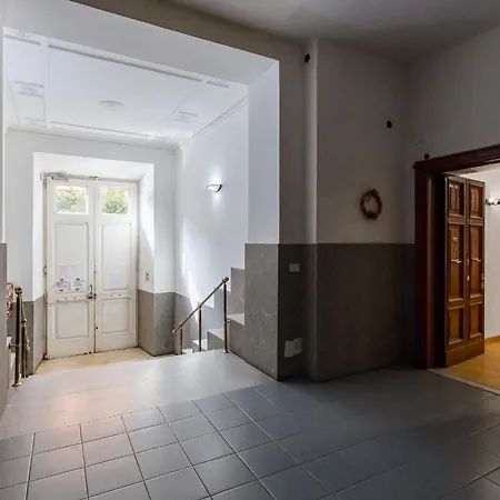 3-bedroom Near Trastevere Station Apartment