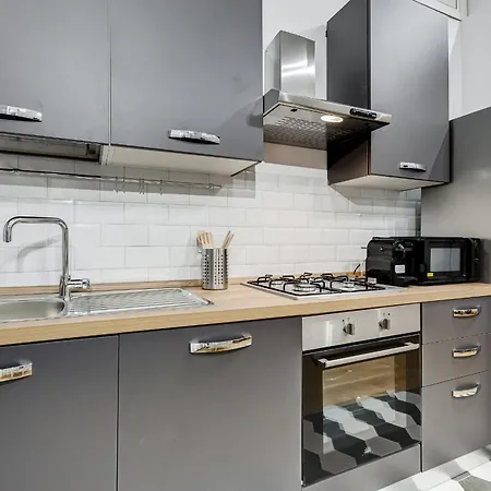 3-bedroom Near Trastevere Station Apartment *