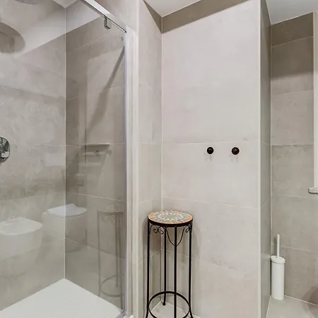 3-bedroom Near Trastevere Station Apartment Rome