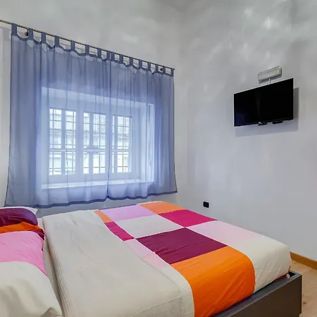 Apartment 3-bedroom Near Trastevere Station Rome