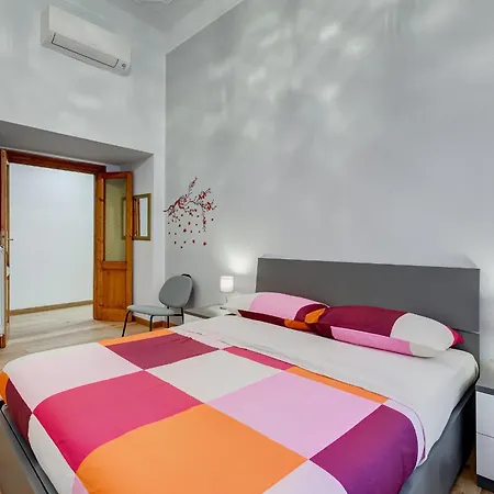 3-bedroom Near Trastevere Station * Rome