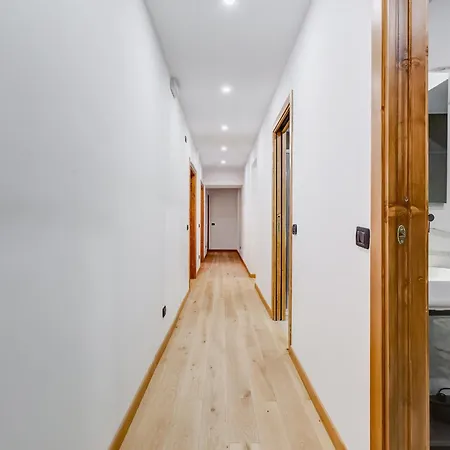 3-bedroom Near Trastevere Station Apartment